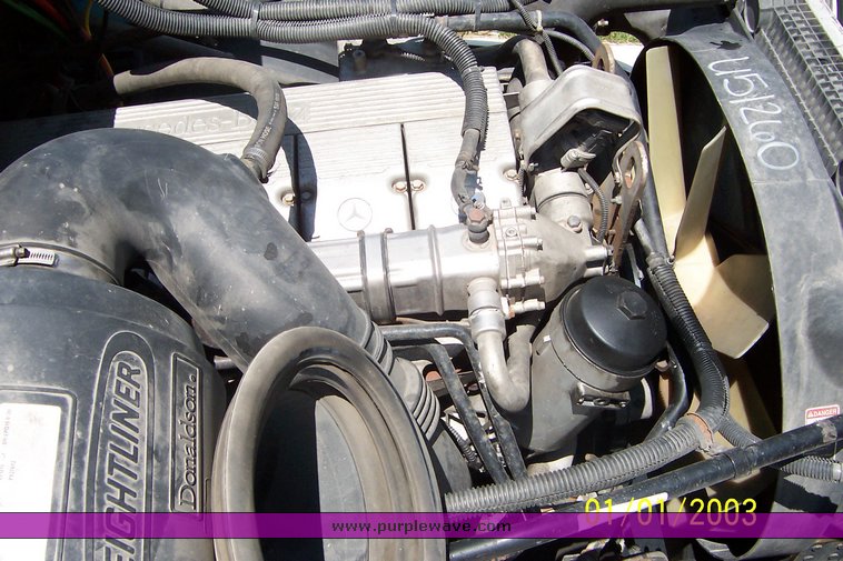 image for item 4716 2005 Freightliner Columbia 120 semi truck