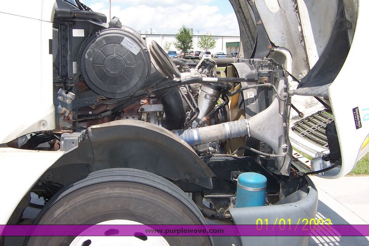 image for item 4716 2005 Freightliner Columbia 120 semi truck