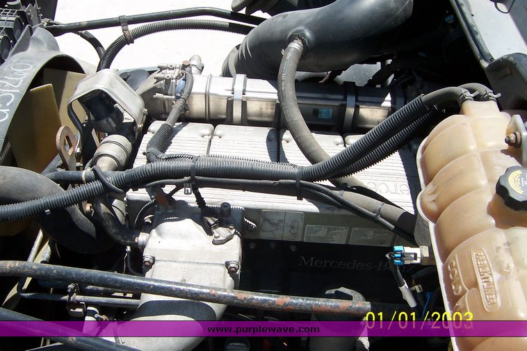 image for item 4716 2005 Freightliner Columbia 120 semi truck