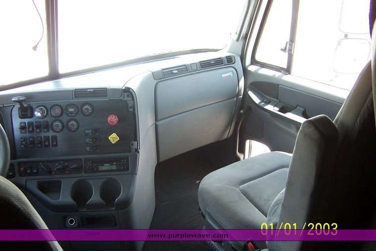 image for item 4716 2005 Freightliner Columbia 120 semi truck