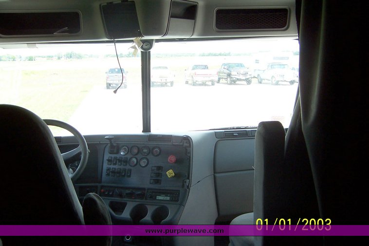 image for item 4716 2005 Freightliner Columbia 120 semi truck