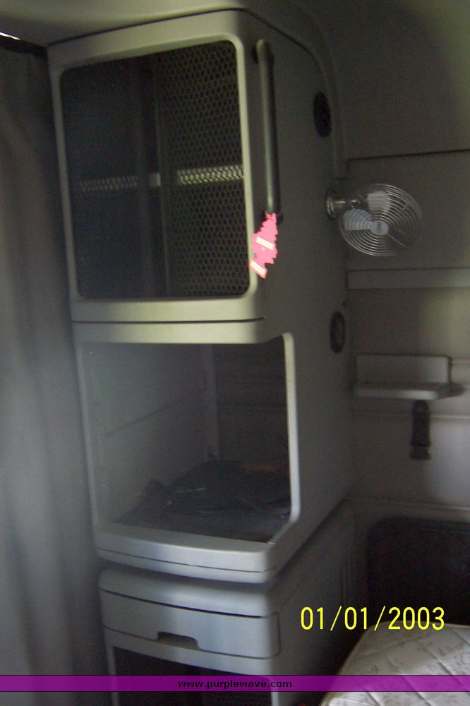 image for item 4716 2005 Freightliner Columbia 120 semi truck