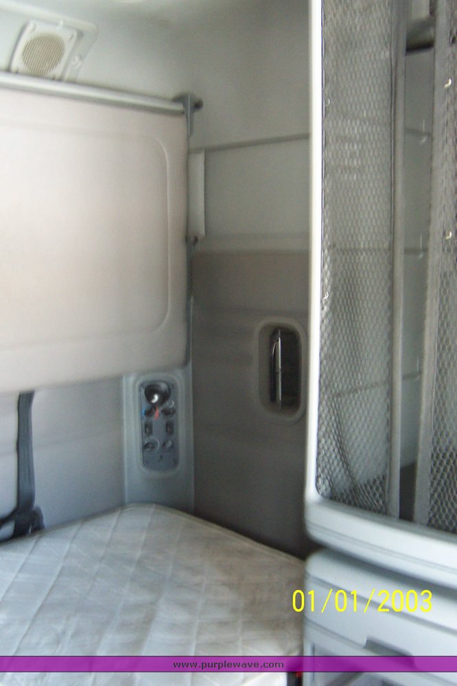 image for item 4716 2005 Freightliner Columbia 120 semi truck