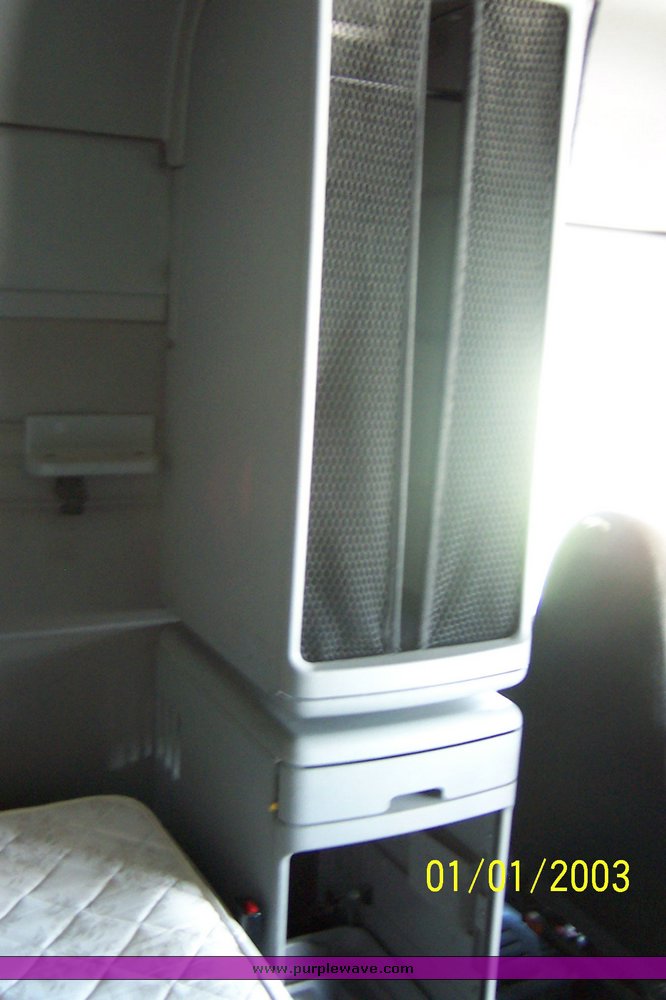 image for item 4716 2005 Freightliner Columbia 120 semi truck