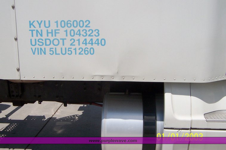 image for item 4716 2005 Freightliner Columbia 120 semi truck