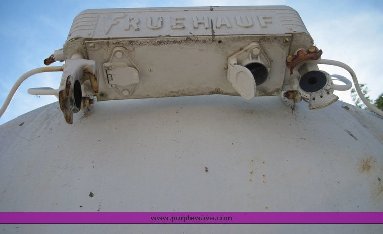 image for item 4718 1964 Fruehauf pneumatic semi trailer