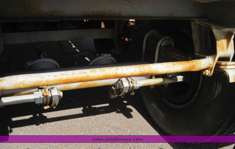 image for item 4718 1964 Fruehauf pneumatic semi trailer