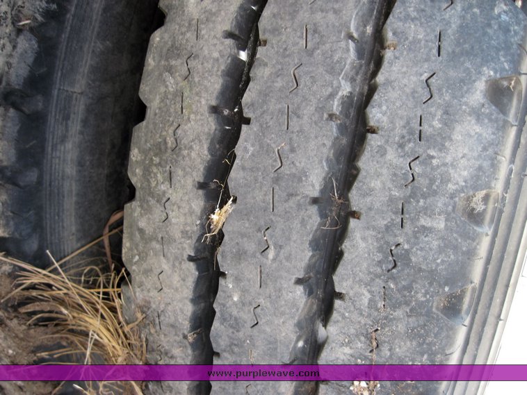 image for item 4718 1964 Fruehauf pneumatic semi trailer