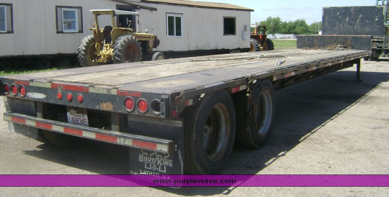 image for item 6001 2002 Trailmobile 48' tandem axle trailer
