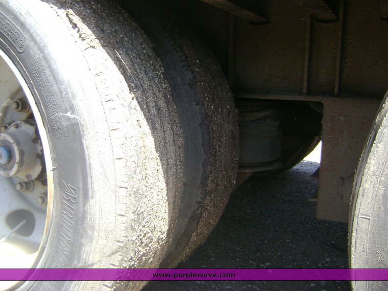 image for item 6001 2002 Trailmobile 48' tandem axle trailer