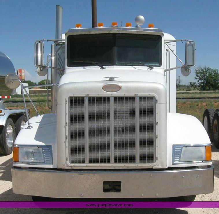 image for item 6780 2000 Peterbilt 377 semi truck