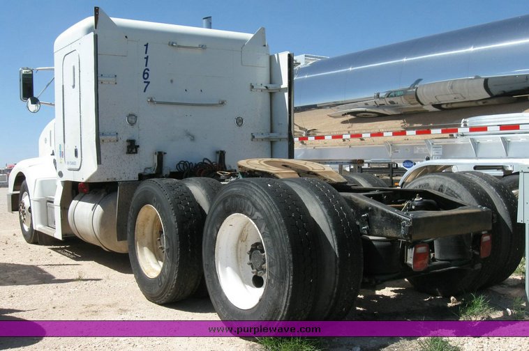 image for item 6780 2000 Peterbilt 377 semi truck