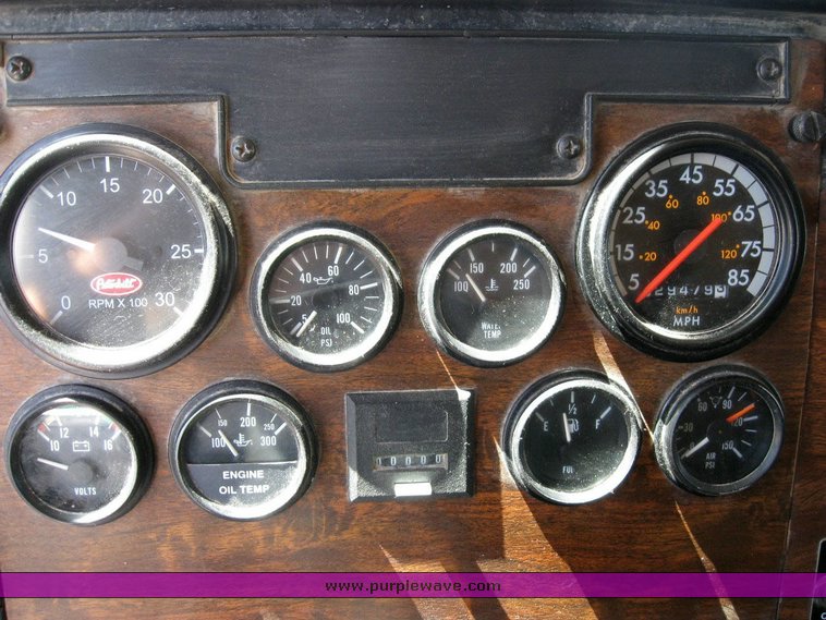 image for item 6780 2000 Peterbilt 377 semi truck