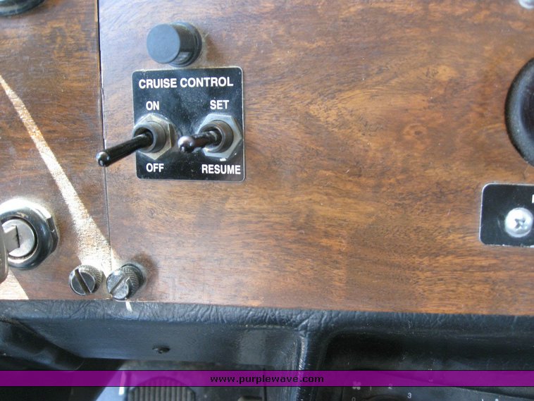 image for item 6780 2000 Peterbilt 377 semi truck