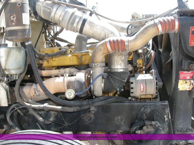 image for item 6780 2000 Peterbilt 377 semi truck