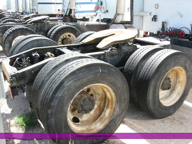 image for item 6780 2000 Peterbilt 377 semi truck