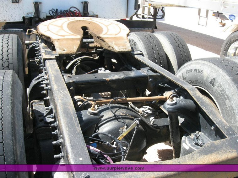 image for item 6780 2000 Peterbilt 377 semi truck