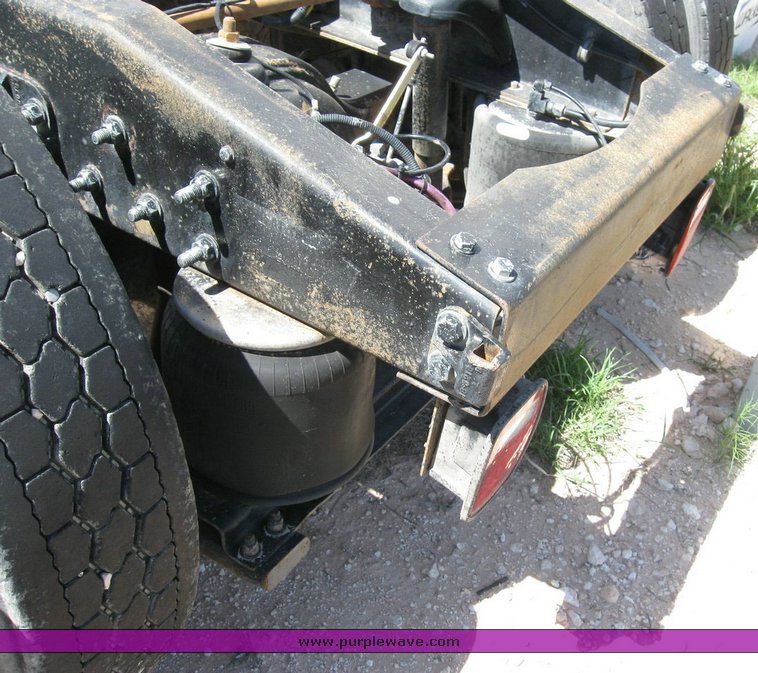 image for item 6780 2000 Peterbilt 377 semi truck