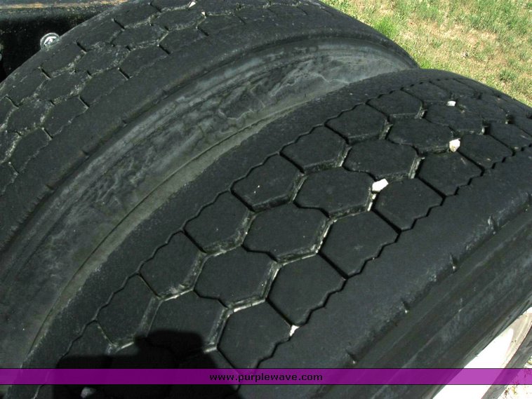 image for item 6780 2000 Peterbilt 377 semi truck