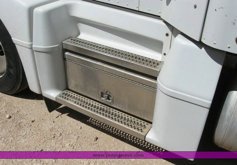 image for item 6780 2000 Peterbilt 377 semi truck