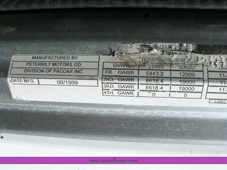 image for item 6780 2000 Peterbilt 377 semi truck