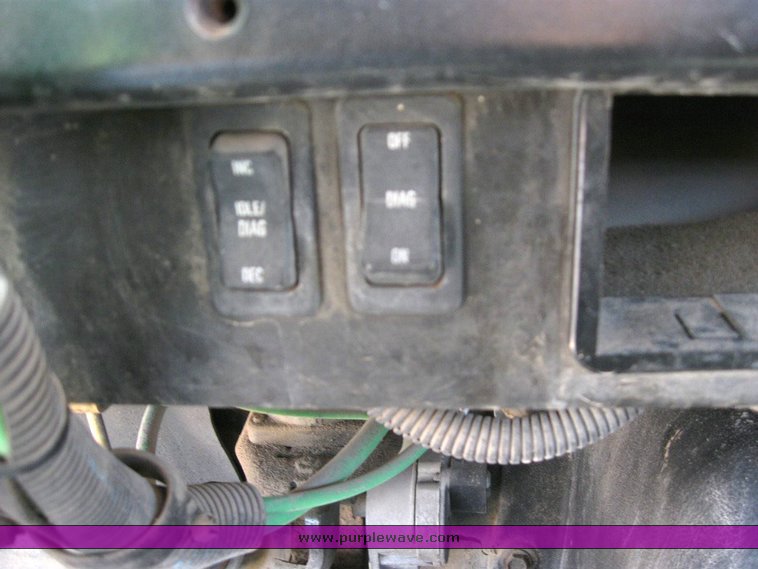 image for item 6781 1995 International 8200 semi truck