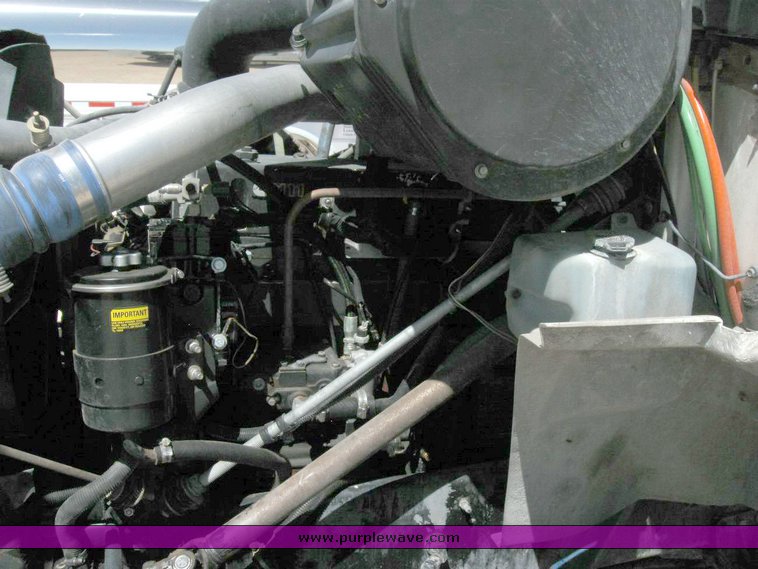 image for item 6781 1995 International 8200 semi truck