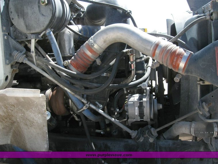 image for item 6781 1995 International 8200 semi truck