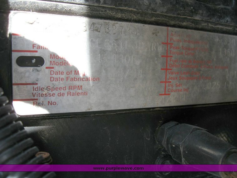 image for item 6781 1995 International 8200 semi truck