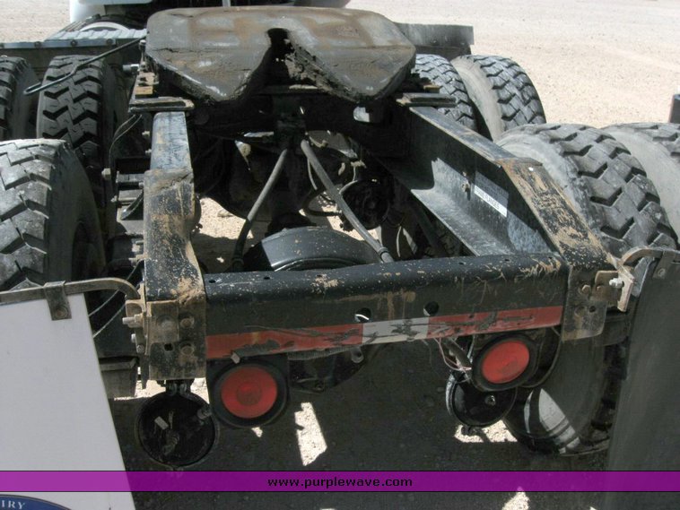 image for item 6781 1995 International 8200 semi truck