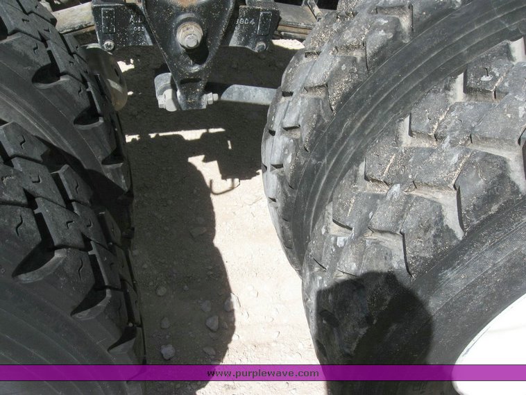 image for item 6781 1995 International 8200 semi truck