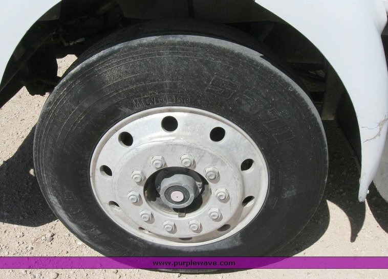 image for item 6781 1995 International 8200 semi truck