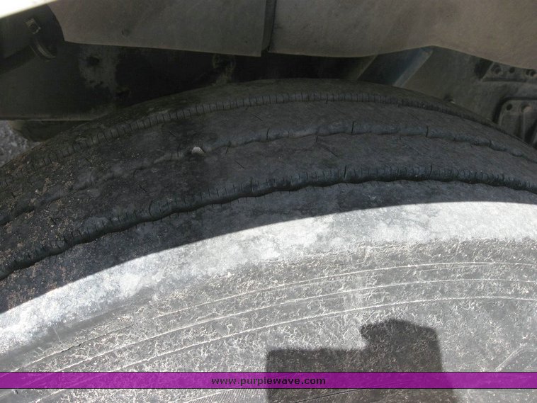 image for item 6781 1995 International 8200 semi truck