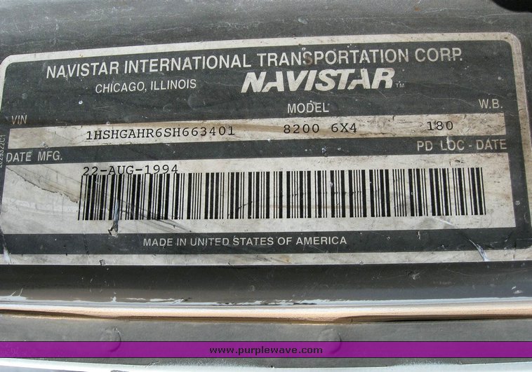 image for item 6781 1995 International 8200 semi truck