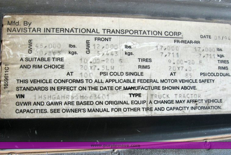image for item 6781 1995 International 8200 semi truck