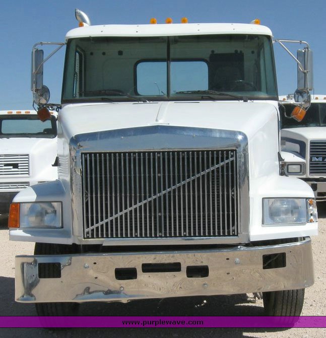 image for item 6782 1994 White Gmc WCA semi truck