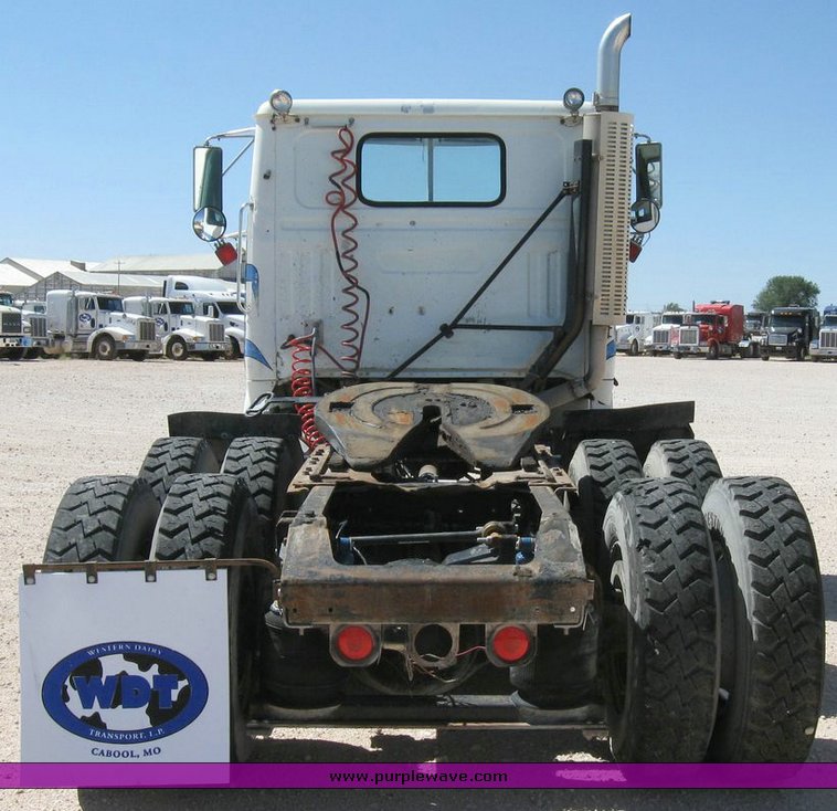 image for item 6782 1994 White Gmc WCA semi truck