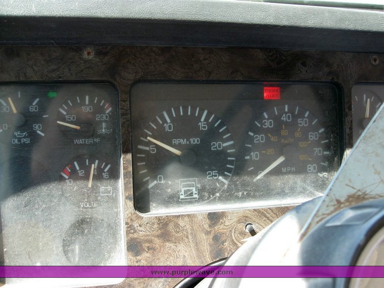 image for item 6782 1994 White Gmc WCA semi truck