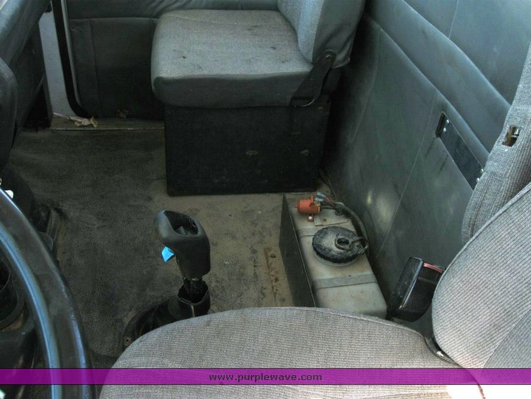 image for item 6782 1994 White Gmc WCA semi truck