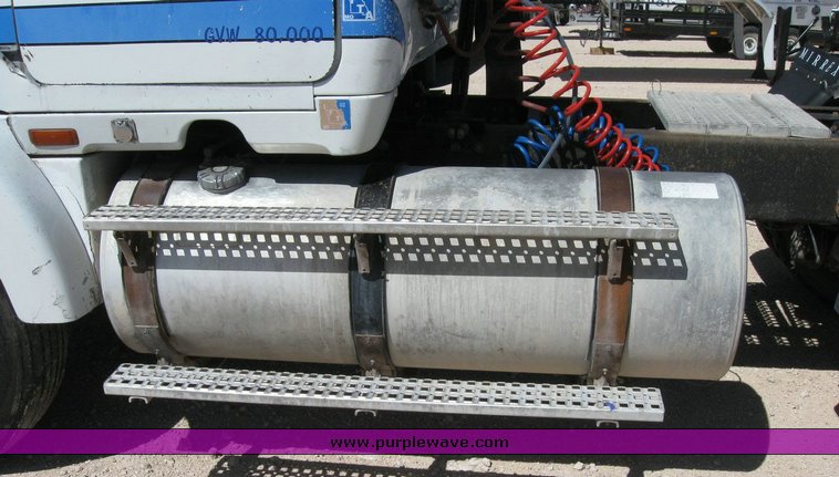 image for item 6782 1994 White Gmc WCA semi truck