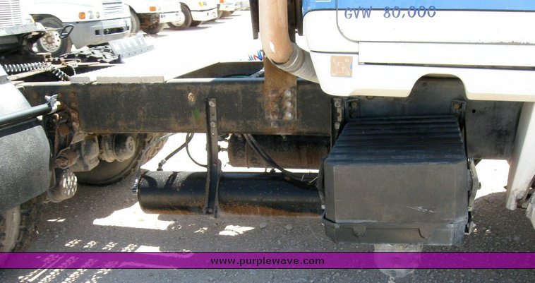 image for item 6782 1994 White Gmc WCA semi truck