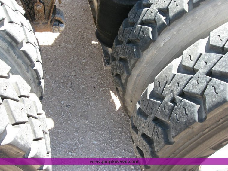 image for item 6782 1994 White Gmc WCA semi truck