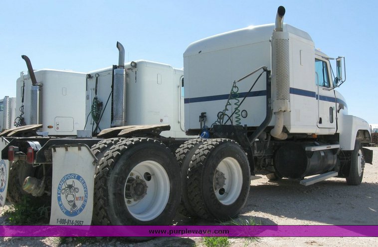 image for item 6783 1997 Mack CH613 semi truck