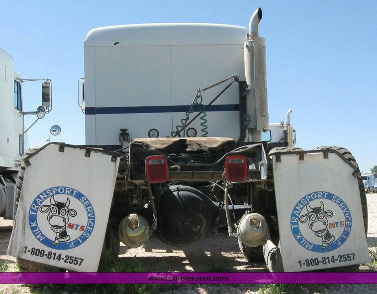 image for item 6783 1997 Mack CH613 semi truck