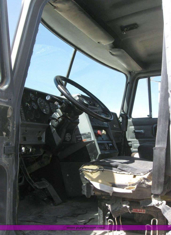 image for item 6783 1997 Mack CH613 semi truck