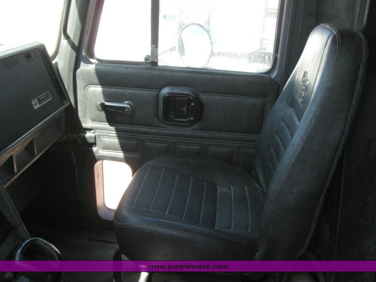 image for item 6783 1997 Mack CH613 semi truck