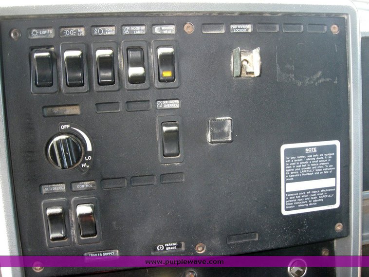 image for item 6783 1997 Mack CH613 semi truck