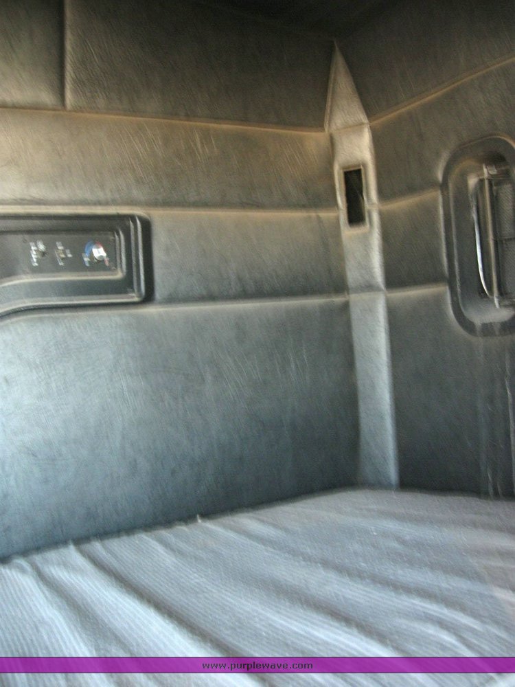 image for item 6783 1997 Mack CH613 semi truck