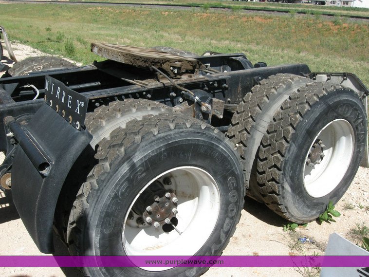 image for item 6783 1997 Mack CH613 semi truck