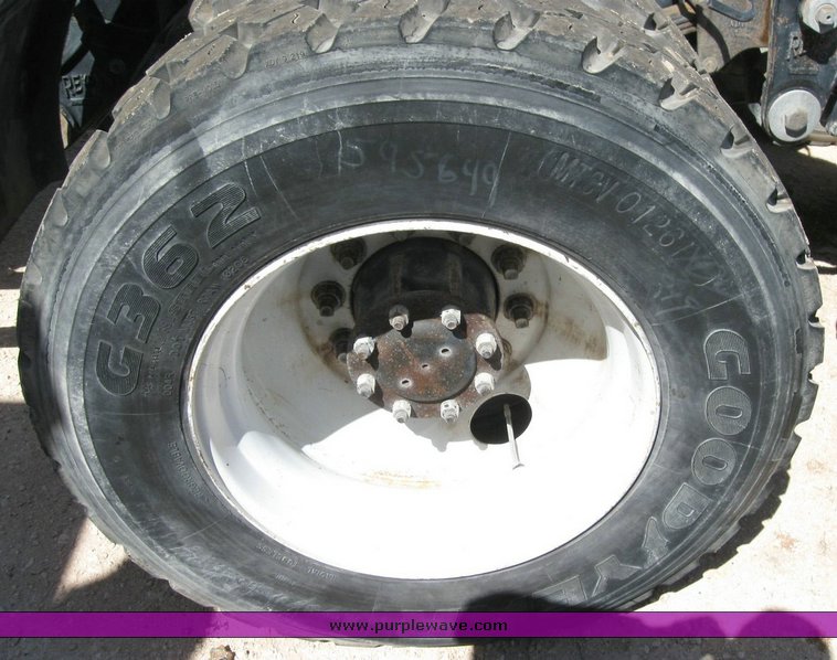 image for item 6783 1997 Mack CH613 semi truck